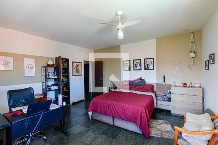 Casa à venda com 350m², 4 quartos e 4 vagas Casa à venda com 350m², 4 quartos e 4 vagasSuite