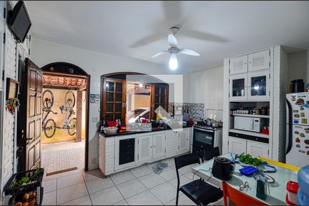 Casa à venda com 350m², 4 quartos e 4 vagas Casa à venda com 350m², 4 quartos e 4 vagasCozinha