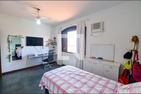 Casa à venda com 350m², 4 quartos e 4 vagas Casa à venda com 350m², 4 quartos e 4 vagasQuarto 3