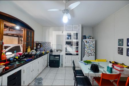 Casa à venda com 350m², 4 quartos e 4 vagas Casa à venda com 350m², 4 quartos e 4 vagasCozinha