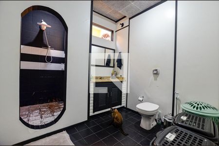 Casa à venda com 350m², 4 quartos e 4 vagas Casa à venda com 350m², 4 quartos e 4 vagasBanheiro