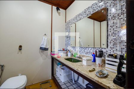 Casa à venda com 350m², 4 quartos e 4 vagas Casa à venda com 350m², 4 quartos e 4 vagasBanheiro da Suíte