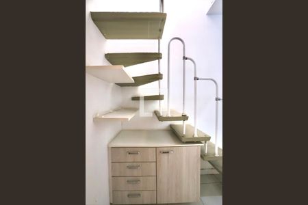 Casa à venda com 119m², 2 quartos e 1 vagaEscadas