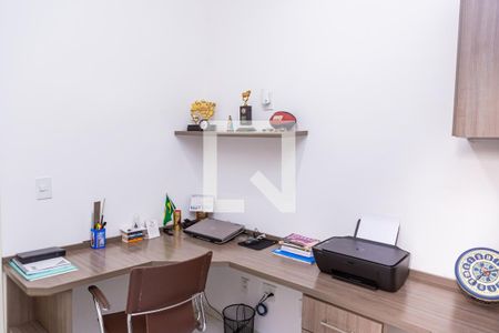 Casa à venda com 100m², 4 quartos e 2 vagasQuarto 4