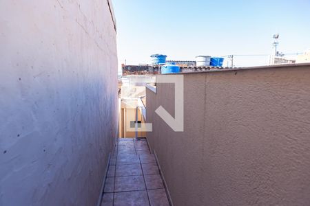 Casa à venda com 100m², 4 quartos e 2 vagasCorredor