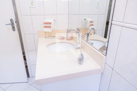 Casa à venda com 100m², 4 quartos e 2 vagasBanheiro 2