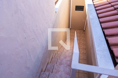 Casa à venda com 100m², 4 quartos e 2 vagasEscada