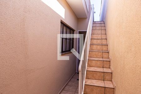 Casa à venda com 100m², 4 quartos e 2 vagasEscada