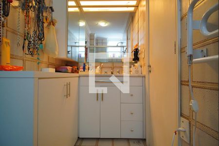 Banheiro  suíte  de apartamento à venda com 2 quartos, 109m² em Auxiliadora, Porto Alegre