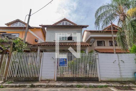 Casa de condomínio à venda com 200m², 5 quartos e 2 vagasFachada