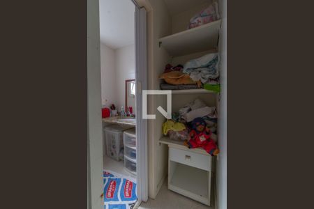 Casa de condomínio à venda com 200m², 5 quartos e 2 vagasCloset
