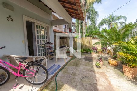 Casa de condomínio à venda com 200m², 5 quartos e 2 vagasQuintal