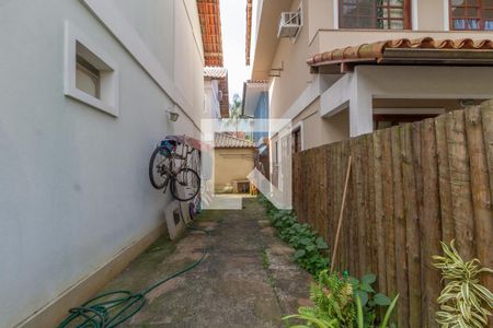 Casa de condomínio à venda com 200m², 5 quartos e 2 vagasGaragem