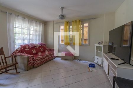 Sala  de casa de condomínio à venda com 5 quartos, 200m² em Vargem Pequena, Rio de Janeiro