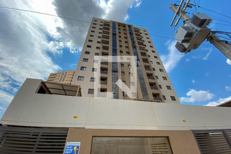 Fachada de apartamento à venda com 3 quartos, 70m² em Samambaia Norte, Brasília