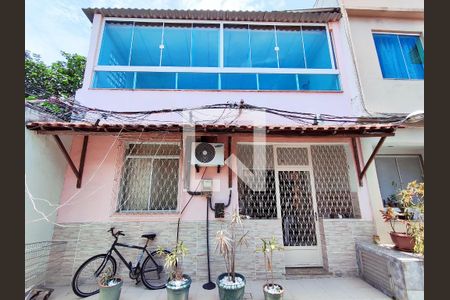 Casa à venda com 104m², 2 quartos e sem vaga Casa à venda com 104m², 2 quartos e sem vagaFachada