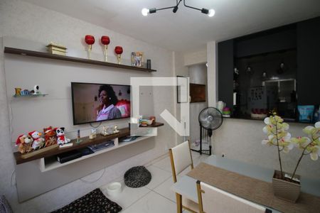 Sala de apartamento à venda com 3 quartos, 70m² em Olaria, Rio de Janeiro