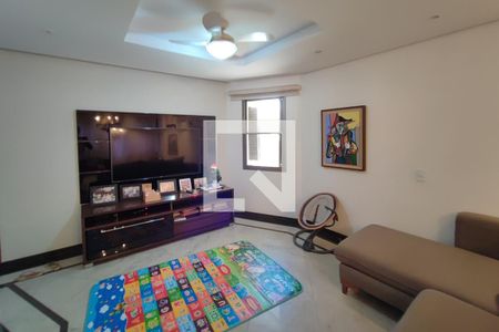 Sala de TV de apartamento à venda com 3 quartos, 153m² em Cambuí, Campinas