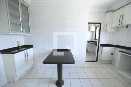 Apartamento à venda com 141m², 4 quartos e 3 vagas Apartamento à venda com 141m², 4 quartos e 3 vagasCozinha
