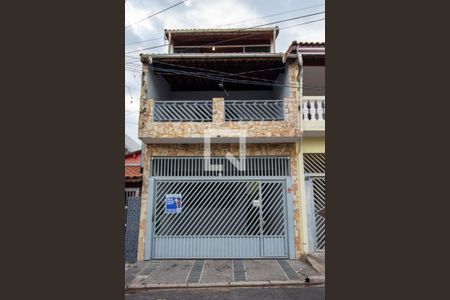 Casa à venda com 243m², 4 quartos e 2 vagasFachada