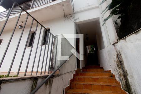 Casa para alugar com 260m², 3 quartos e 2 vagasEscada