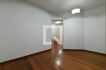 Casa à venda com 4 quartos, 320m² em Ville de Montagne, Nova Lima