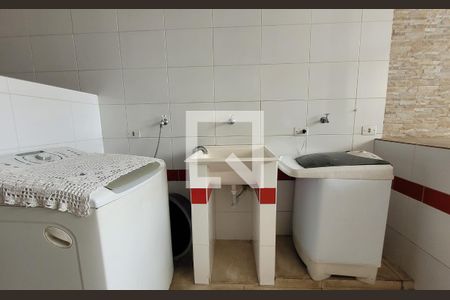 Casa à venda com 260m², 3 quartos e 8 vagasLavanderia