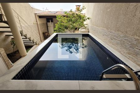 Casa à venda com 260m², 3 quartos e 8 vagasPiscina