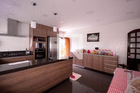 Casa à venda com 282m², 4 quartos e 6 vagas Casa à venda com 282m², 4 quartos e 6 vagasCozinha