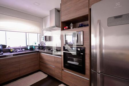 Casa à venda com 282m², 4 quartos e 6 vagas Casa à venda com 282m², 4 quartos e 6 vagasCozinha