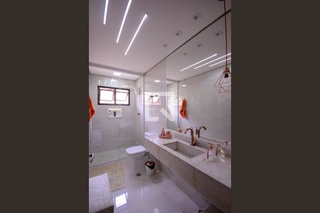 Casa à venda com 282m², 4 quartos e 6 vagas Casa à venda com 282m², 4 quartos e 6 vagasBanheiro Social