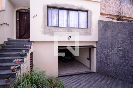 Casa à venda com 282m², 4 quartos e 6 vagas Casa à venda com 282m², 4 quartos e 6 vagasGaragem