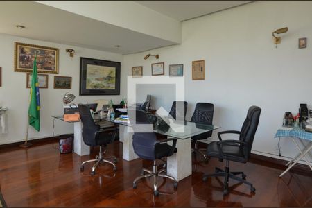 Casa de condomínio à venda com 1600m², 11 quartos e 10 vagasEscritório 