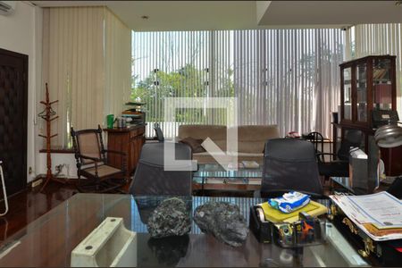 Casa de condomínio à venda com 1600m², 11 quartos e 10 vagasEscritório 