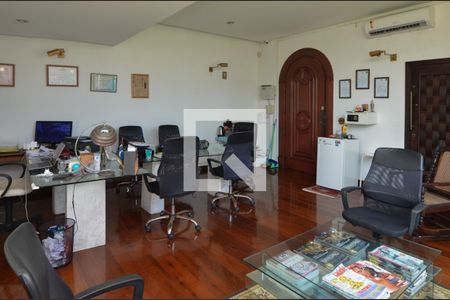 Casa de condomínio à venda com 1600m², 11 quartos e 10 vagasEscritório 