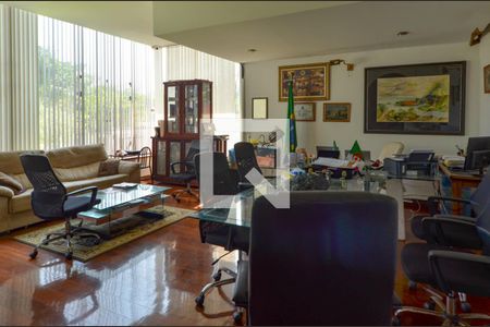 Casa de condomínio à venda com 1600m², 11 quartos e 10 vagasEscritório 
