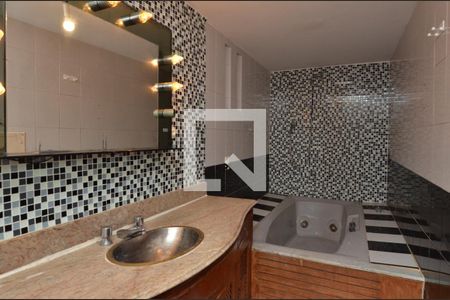 Casa de condomínio à venda com 1600m², 11 quartos e 10 vagasBanheiro da suite 6