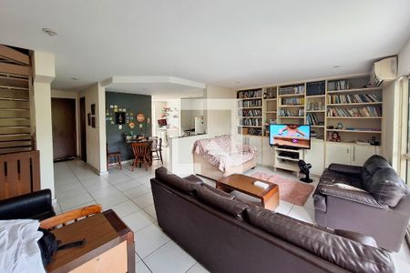 Sala de casa de condomínio à venda com 3 quartos, 217m² em Camboinhas, Niterói