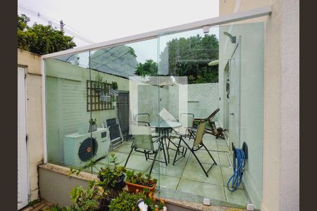 Casa de condomínio à venda com 110m², 3 quartos e 1 vagaPiscina