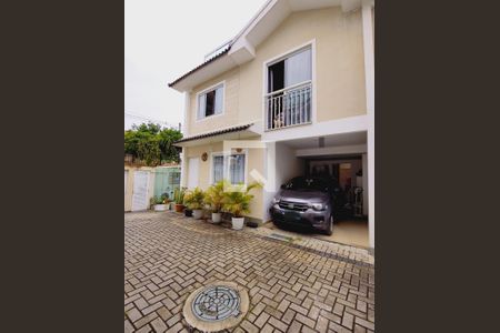 Casa de condomínio à venda com 110m², 3 quartos e 1 vagaFachada 