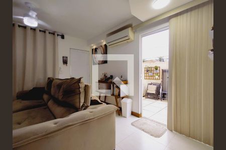 Sala  de casa de condomínio à venda com 3 quartos, 110m² em Freguesia de Jacarepaguá, Rio de Janeiro