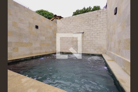 Casa de condomínio à venda com 110m², 3 quartos e 1 vagaPiscina