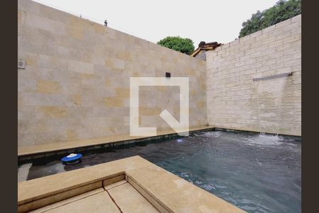 Casa de condomínio à venda com 110m², 3 quartos e 1 vagaPiscina