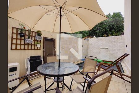 Casa de condomínio à venda com 110m², 3 quartos e 1 vagaPiscina