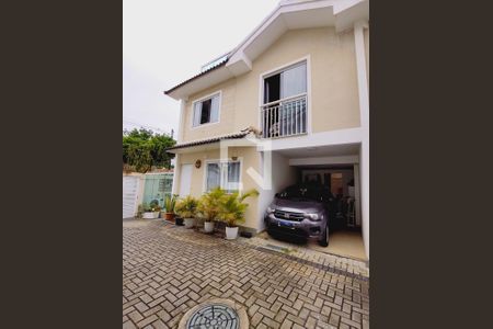 Casa de condomínio à venda com 110m², 3 quartos e 1 vagaFachada 