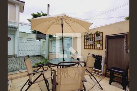 Casa de condomínio à venda com 110m², 3 quartos e 1 vagaPiscina