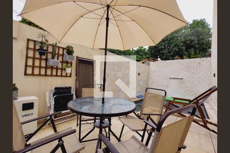 Casa de condomínio à venda com 110m², 3 quartos e 1 vagaPiscina