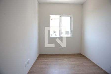 Quarto 1 de apartamento para alugar com 2 quartos, 60m² em João Pinheiro, Belo Horizonte