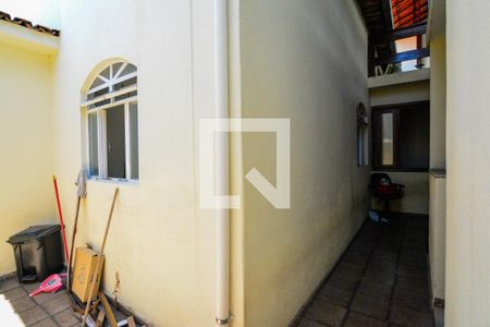 Casa para alugar com 225m², 3 quartos e 2 vagas Casa para alugar com 225m², 3 quartos e 2 vagasCorredor