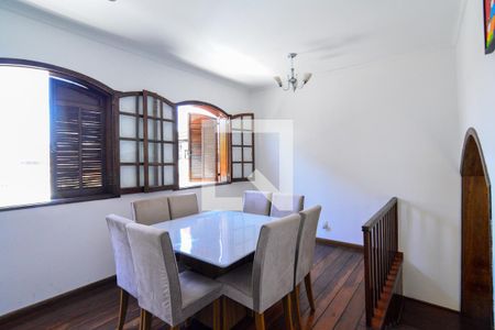 Casa para alugar com 225m², 3 quartos e 2 vagas Casa para alugar com 225m², 3 quartos e 2 vagasSala de Jantar